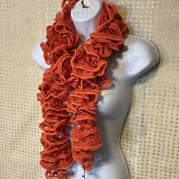 🆕 The Master’s Handicrafts Coral/Salmon Ruffle Scarf - Picture 1 of 5
